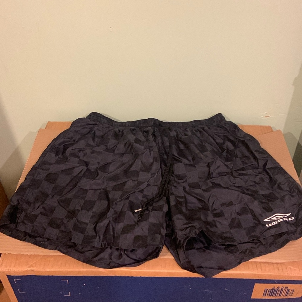 Vintage UMBRO shorts. Black. Size L